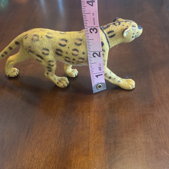 Plastic cheetah toy - Picture 3 of 6